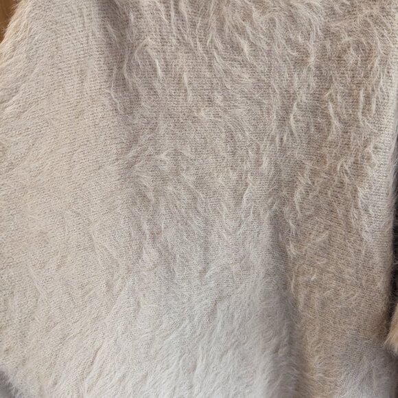 Jessica Simpson Size XS Beige Fuzzy Sweater - Picture 2 of 9